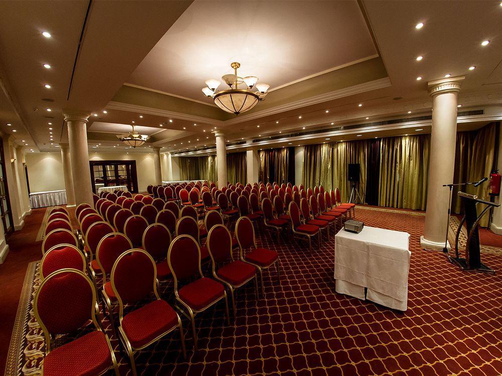 Curium Palace Hotel Limassol Exterior foto