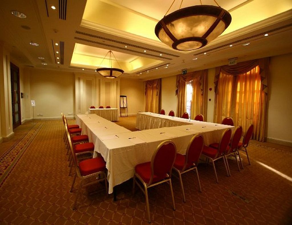 Curium Palace Hotel Limassol Exterior foto
