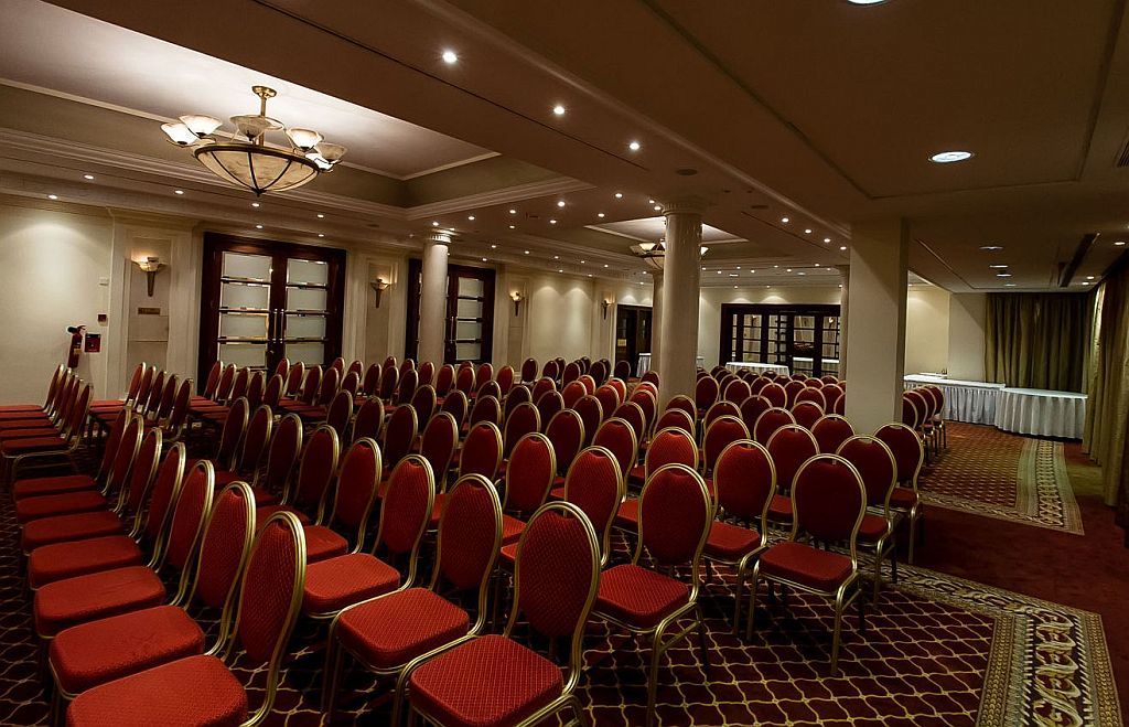 Curium Palace Hotel Limassol Exterior foto