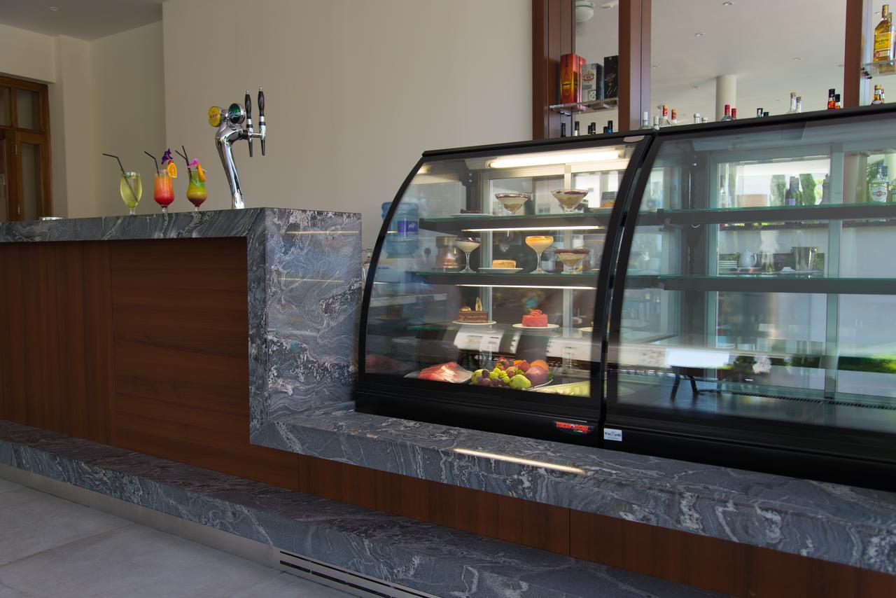 Curium Palace Hotel Limassol Exterior foto