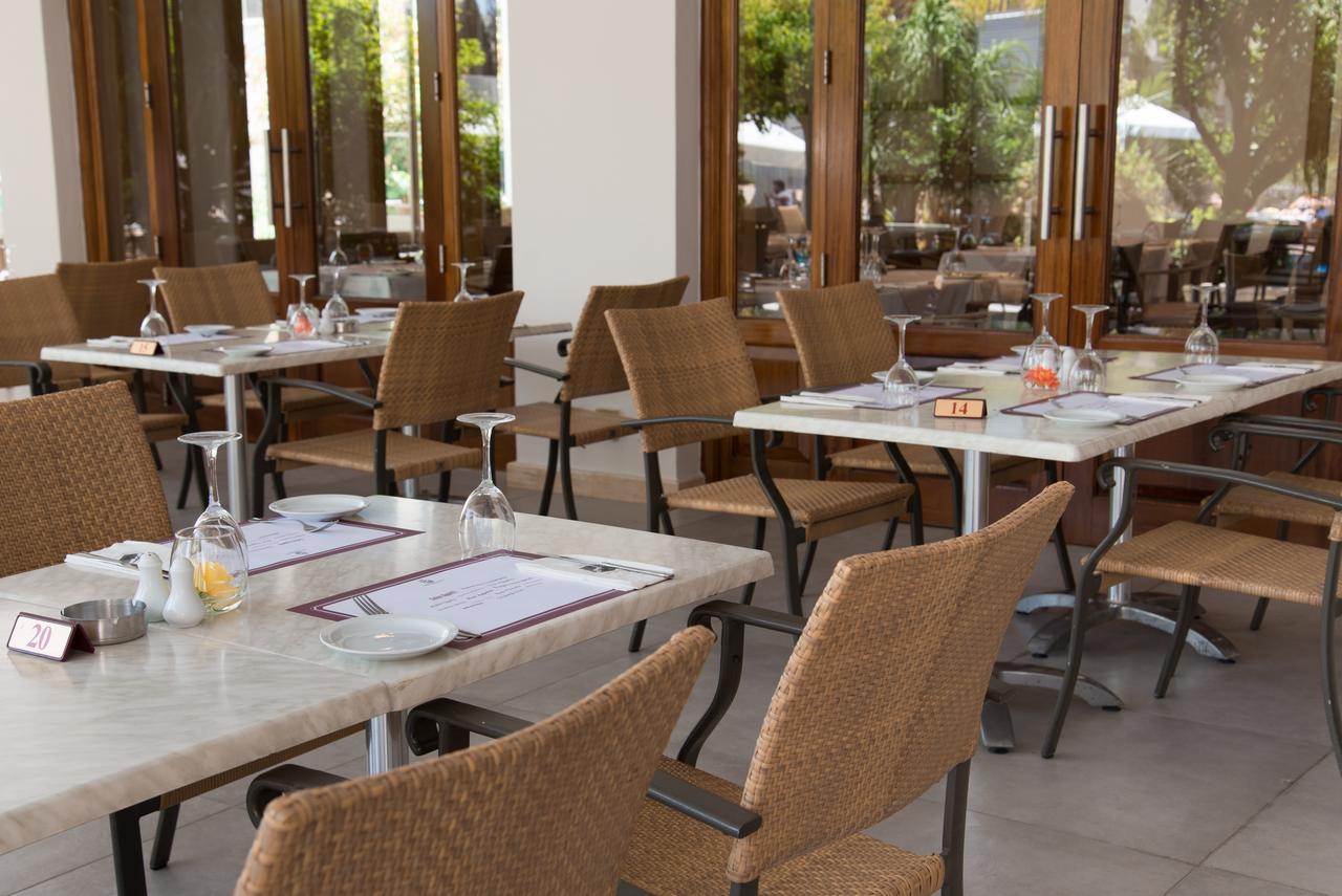 Curium Palace Hotel Limassol Exterior foto