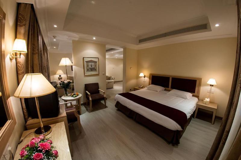 Curium Palace Hotel Limassol Exterior foto